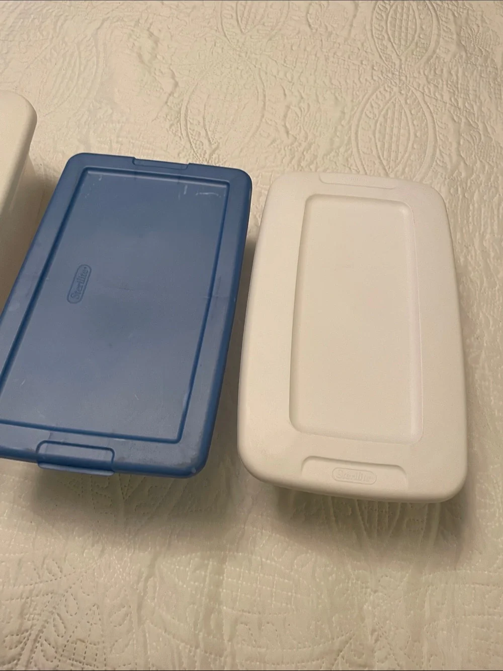 Set of 4 STERILITE Plastic Storage Containers or Bins with Lids Lightly Used